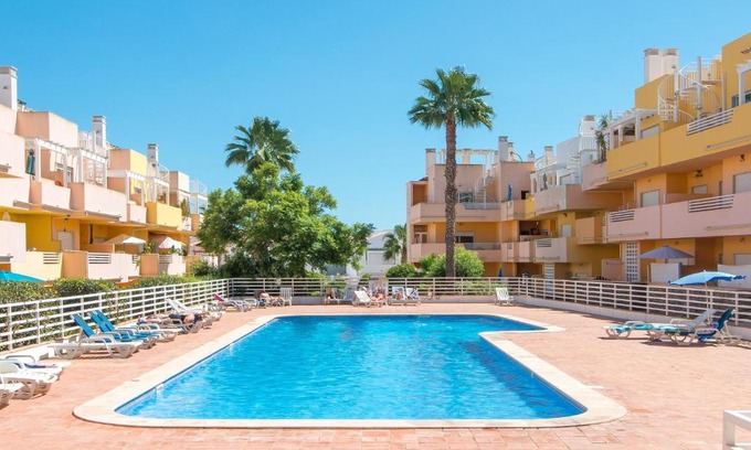 Canada Apartment | Casa Nobre 2BDR - 4 mins walk Train Station - Pool - Patio - Quiet