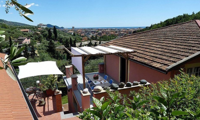 Chiavari House | Casa Oleandro B: An elegant and welcoming apartment, with Free WI-FI.
