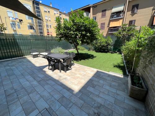 Cinecitta House | Casa Paestum. Your wonderful garden in Rome
