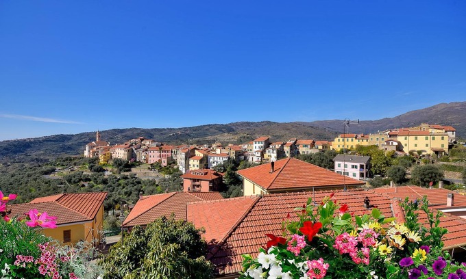 Civezza Apartment | Casa Paolo the apartment is located at the entrance of the village sleeps 2/4