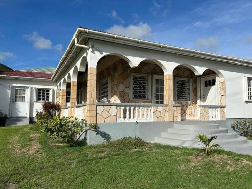 Cades Bay House | Casa Patricia