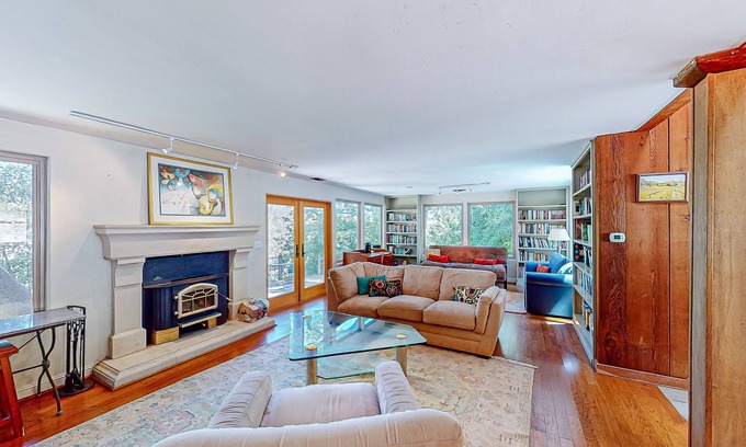 Templeton House | Casa Pinostella: Private Woodland Home - Located in Heart of Wine Country