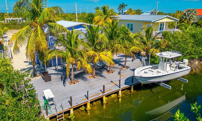 Breezeswept Beach Estates House | Casa Playa | 4 bed/2 bath canalfront getaway on Ramrod Key