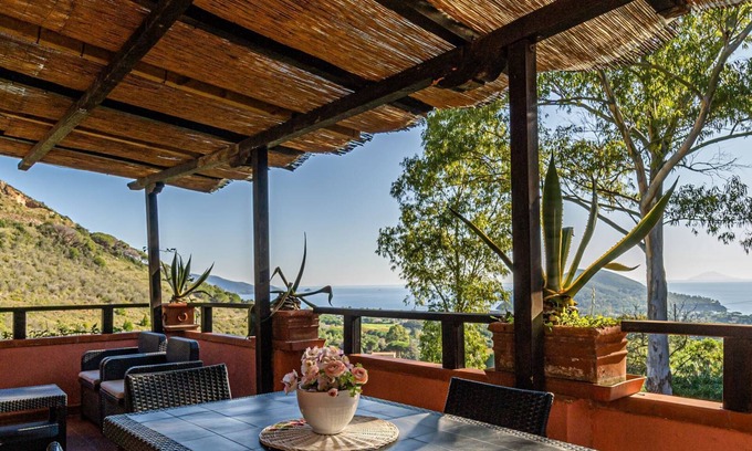 Lacona Apartment | Casa Pucci with incredible views of Lacona