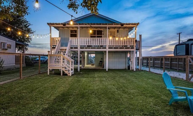 Rockport Villa | Casa Rockport - Waterfront + Pet Friendly