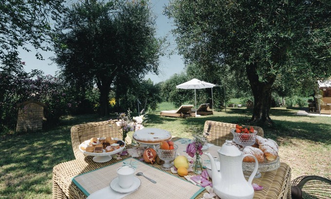 Petriolo House | Casa Rosa, a typical Marche dwelling with a Provençal flavor