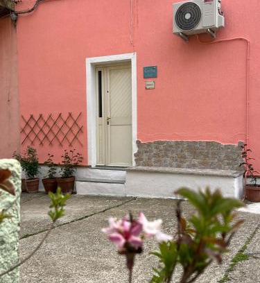 Gairo House | Casa Rosa