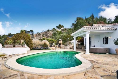 Competa Villa | Casa Rural Boas, con vistas impresionantes, Barbacoa en Cómpeta by CostaDelSolEscapes