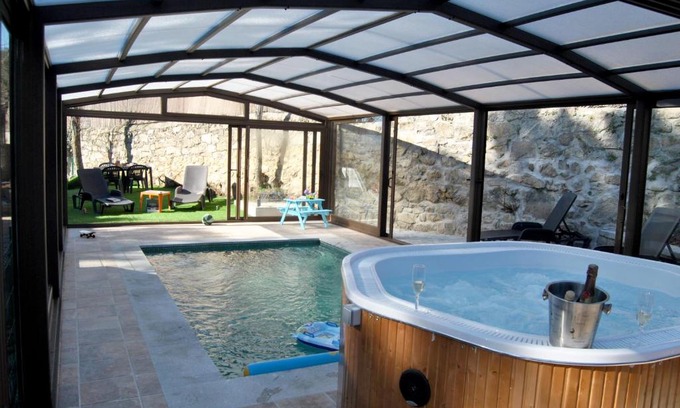 Collado Mediano Villa | Casa Rural Villa Angeles con Piscina y Jacuzzi