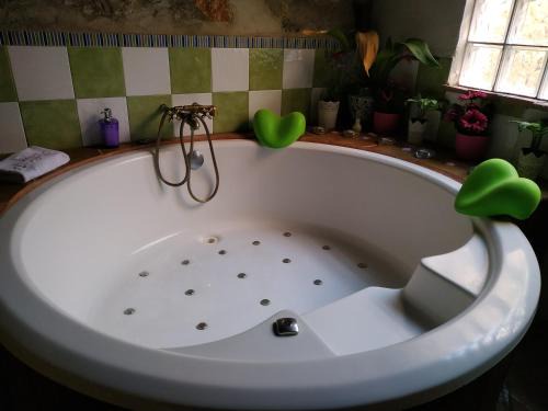 Enroig House | Casa Rustic Suites, JACUZI & LOVE