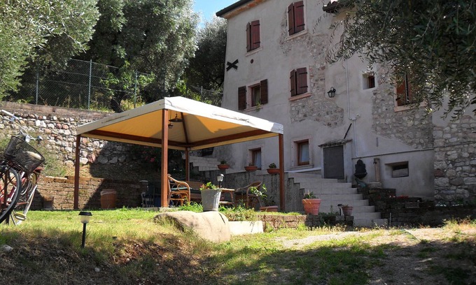 Albisano Apartment | Casa Silvia Charming furnished apartment for 4 pers. Torri del Benaco/Albisano.