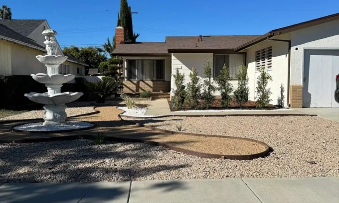 Downey House | Casa Sirenita- Close to Disney, Knotts and DTLA- Kid Friendly