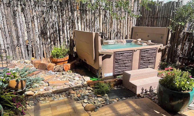 Northeast Santa Fe Condo | Casa Soñando | Santa Fe Escape w/Hot Tub + Steam
