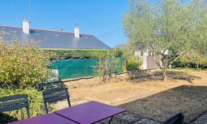 Monplaisir House | Casa Spacieuse - 6 bedroom house with garden