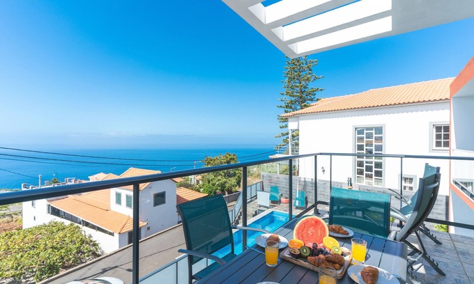 Estreito da Calheta Apartment | Casa Teixeira by Atlantic Holiday