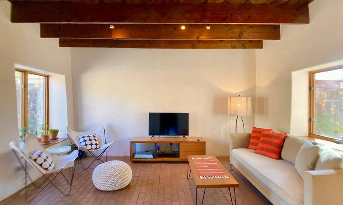 Los Duranes House | Casa Terrone: Walk Along the Acequia