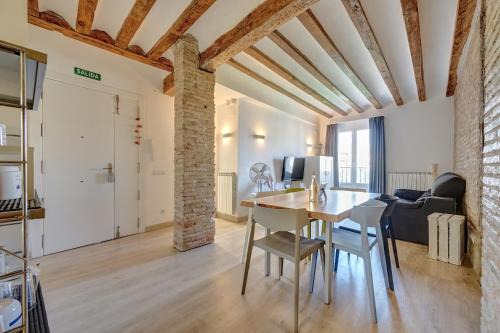 Logrono Historic Centre Apartment | Casa Uva Plaza del Mercado by Clabao