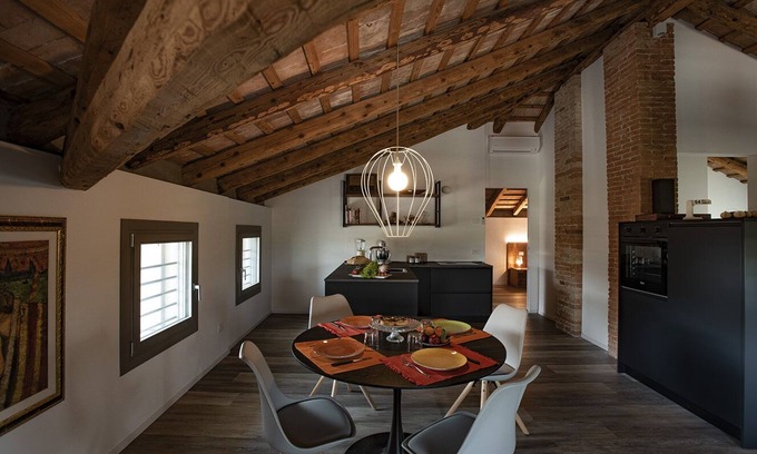 Crocetta del Montello Apartment | CASA VACANZA IL RE DELLA CANTINA "MANSARDA MARCELLA"