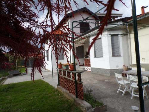 Invorio House | Casa Vacanze Terra di Mezzo