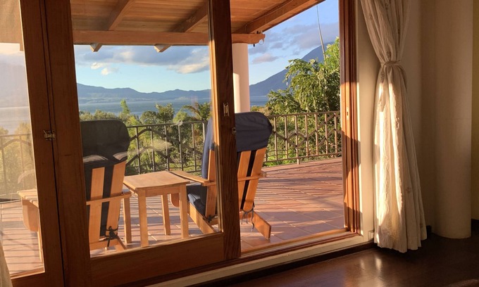 Santa Cruz La Laguna House | Casa Valdres