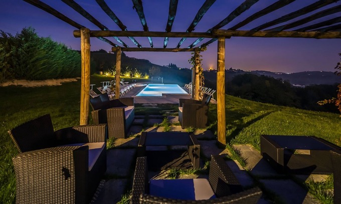 Canelli Villa | Casale Dell'acero Rosso 10, Emma Villas