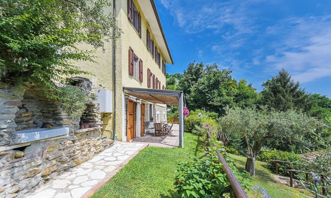 Strettoia House | CASALE STRETTOIESE - BIANCOSPINO Typical Stone farmhouse on Versilia Hills