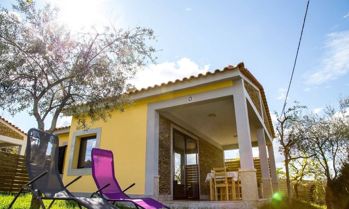 Arco de Baulhe House | Casas do Paço - Holiday homes, Casa Amarela
