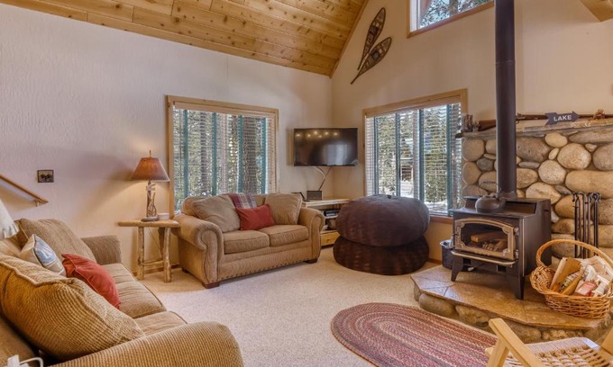 Serene Lakes House | Cascade Cabin