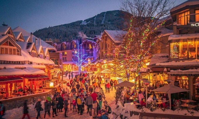 Whistler Cay Heights Condo | Cascade Lodge is literally just steps away from your ski lift or charm of town.