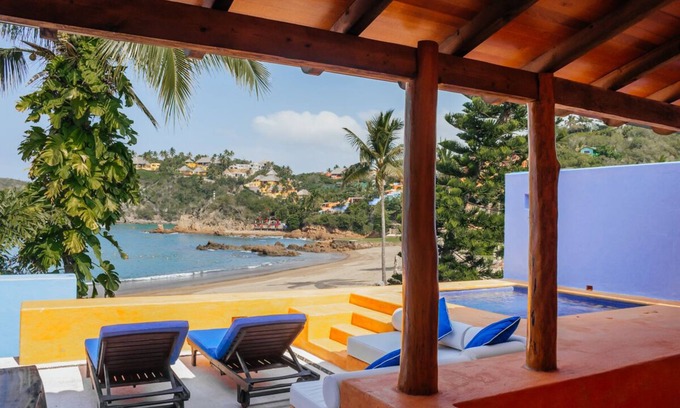 Costa Careyes House | Casita 302 | Beachfront & jacuzzi