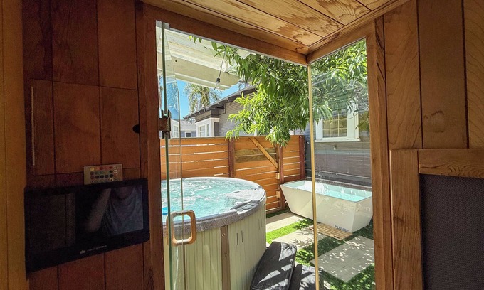 Golden Hill Apartment | Casita–Hot Tub/Sauna/eBikes/Cold Plunge+Beach Gear