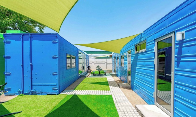 Paradise Valley Village House | Casita in Paradise | Resort-like yard x MiniGolf!