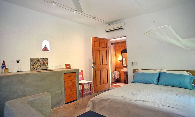 El Centenario House | Casita La Capilla - The quiet garden place