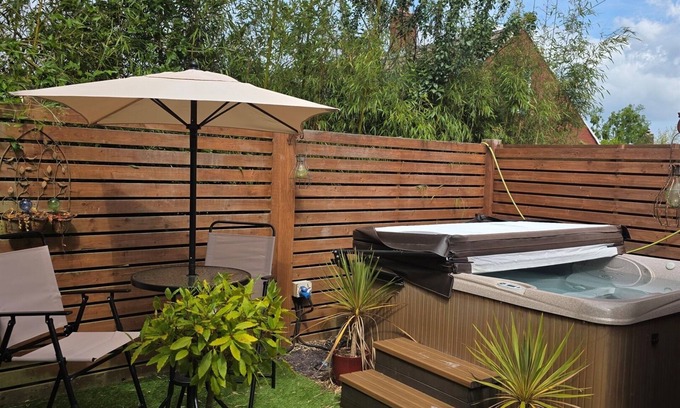 Cinderford Cabin | Casita Lodge | Peaceful Couples Escape w/Hot Tub