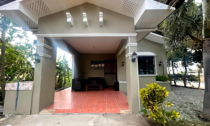 Paombong House | Casita Mia - Guest House for 9pax with WIFI, NETFLIX, YOUTUBE, KARAOKE, CAN COOK and BBQ