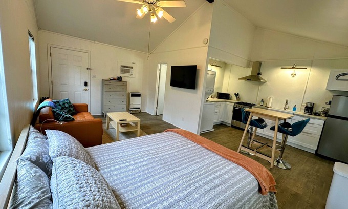 Taylor House | Casita Nueces in Taylor TX