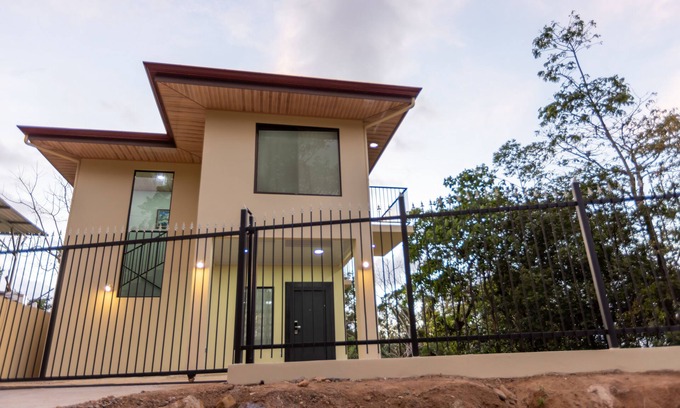 Grifo Alto Apartment | Casita Poro, you can do day trips to beaches, Nat. Parks, volcanoes, waterfalls.