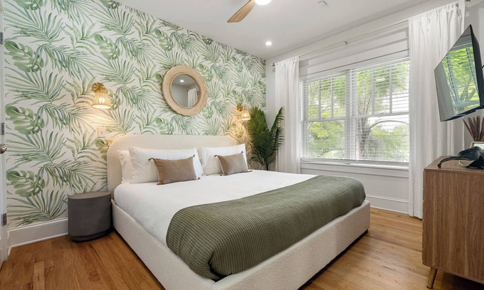 St. Augustine Apartment | Casita Tropical l Walk to DT l Mins to Beach
