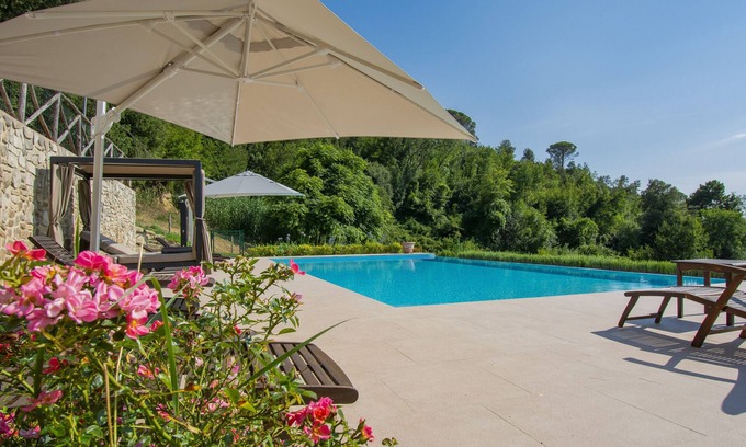 Palaia Villa | Casolare Francia Promoted By WeekHomes.com