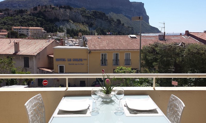 Cassis Apartment | Cassis calanques apartment la rade, behind the port, nice view and parking