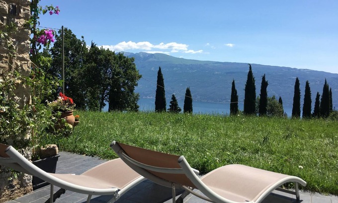 Gargnano House | Castagneto Country Holiday Home with Lake View on Lake Garda
