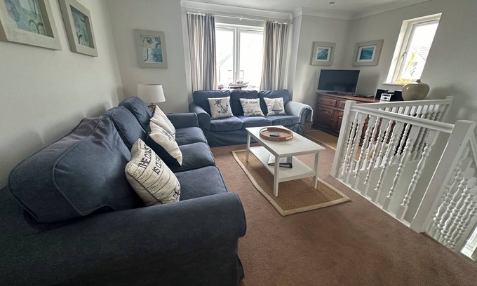 Trevone Cottage | Castaway Cottage in Trevone with parking and very close to the Sandy Beach.