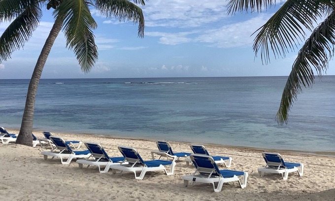 East End Condo | Castaways Cove Unit 122 Beach Front direct access