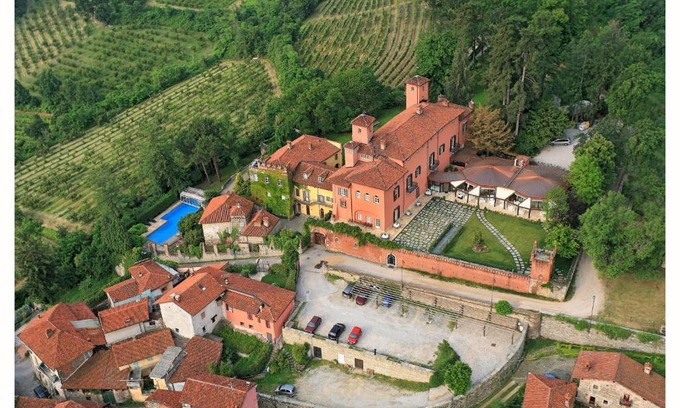 Costigliole Saluzzo Hotel | Castello Rosso