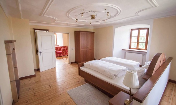 Schatthausen Apartment | Castle Apartment 7 - A Place in the Green