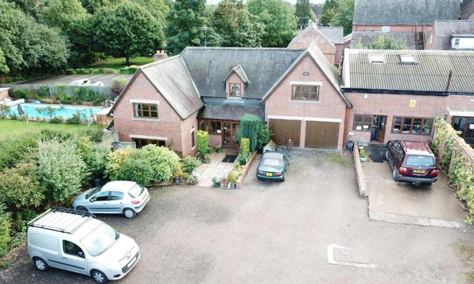 Kirby Muxloe Bed & Breakfast | Castle Farmhouse Bed and Breakfast