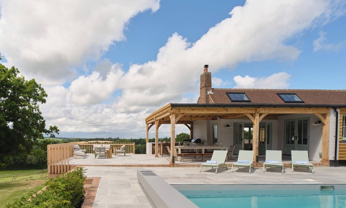 Crowborough Cottage | CASTLE HILL COTTAGE, character holiday cottage in Crowborough
