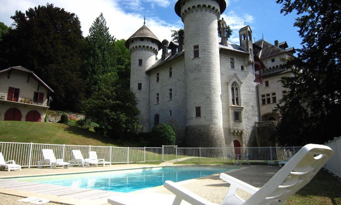 Serrieres-en-Chautagne House | Castle in Serri res en Chautagne with terrace
