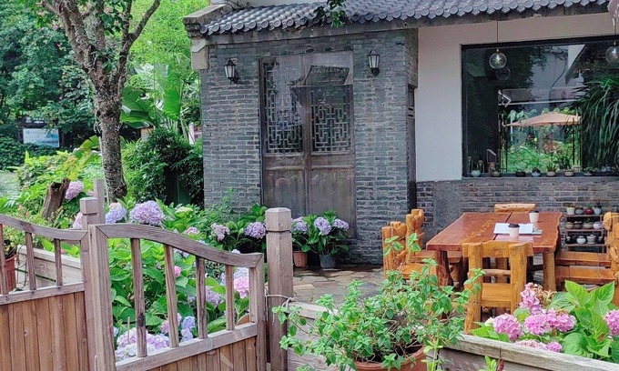 Xiufeng Hotel | Castle peak yard Inn Guilin