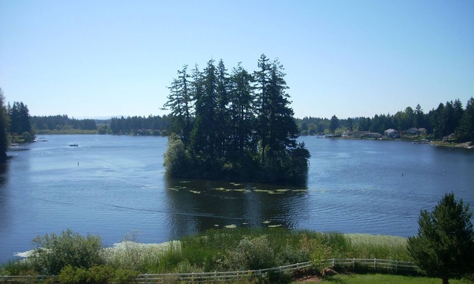 Lacey House | Casual Comfort. Beautiful Location.